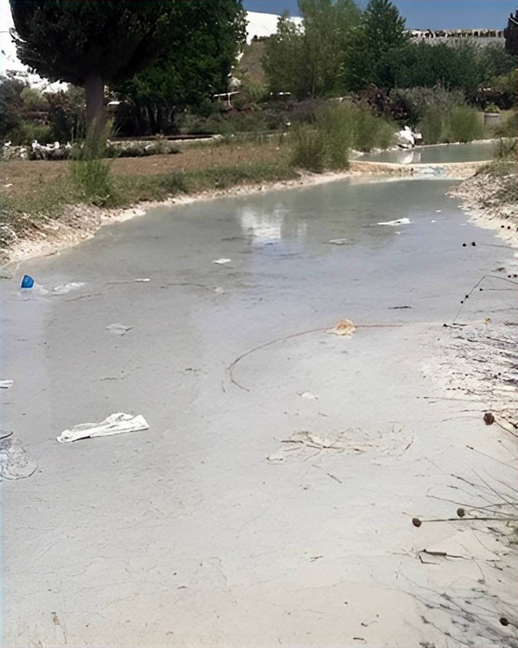 Pamukkale'ye gölge düşüren skandal görüntüler! Turistleri bu rezalet manzara karşılıyor 11